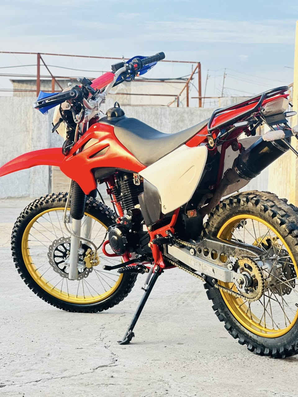 السلام عليكم 
اعادت النشر بسبب الوعود الكاذبه
ماطور كاويار 2025
المحرك:250cc
الموطور بعده كله وضع شركه
صار ثلث اشهر من شدينه الموطور  
كهربائيات كلها شغاله 
الموطور حييل نضيف وما عايزه شي
ومستعجل عله بيعته محتاج فلوس 
👈بدون لوحات. وبدون منفيس. (كـلـك)👉
السعر مليون وبيه مجال شي قليل
و الموشراي لا يتعبه يرحم والديكم
مكاني:صلاح الدين_تكريت_العلم
رقم الهاتف: ***********
متواجد👇
...واتساب...
@الجميع
