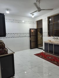 يالله سلام عليكم بيت مصفر مساحه 200متر المكان : حي الجامعه المربع الذه...
