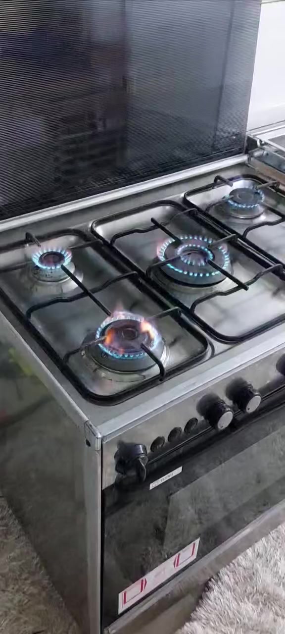 طباخ تكنو مصري كلش نضيف للبيع وبسعر 140الف وبي مجال مجمده غاز وماطور شركه كلش نضيفه للبيع وبسعر 125 الاستفسار الاتصال ع*********** شارع سالم خلف شركه كورك قرب دائره الكهرباء
