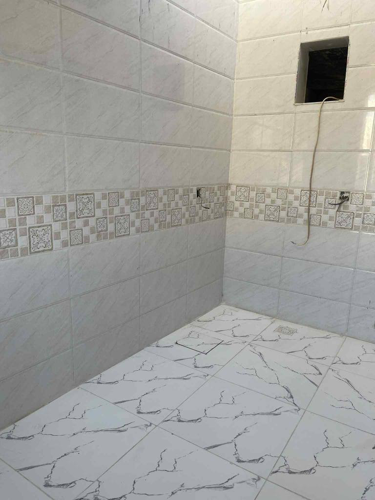 هيكل للبيع مساحه ١٨٠
كهرباء مجاري بواري كامل 

🔴غرفه
🔴صاله
🔴مطبخ
🔴صحيات
🔴غرفه نوم ٢
🔴تكد موبةريده 

عنوان / اوباره _ حي عسكري 
السعر  مناسب اتصل
***********
