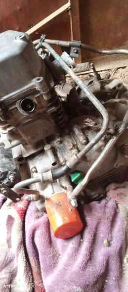 محرك البيع تكتك  شغال بس بيه كسر قليل نكد دهن شرد شغل لا تبخير لا تنقيص محرك شغال هوه وكسن  سعره 250بيه مجال ***********
