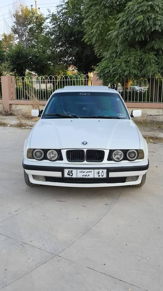 BMW e34 1995 - 520i 
بیلاد گێر عادی مەکینە کەپس بووغاری هیچ نییە
بـــۆفرۆشتن 
کامل بیلاد ماوەتەوە 
تەبرد سارد و گەرم
تەلەفون بیلاد
سیدی بۆکس
دەبڵ ئێرباک 
دەبڵ چەکمەجە
جەگی بیلاد 
چــوار جام کارەبا ئۆتۆ
سلاید
شاشە ئایپاد و کامیرا 
ئاوێنە گوی بەرخ کارەبا
قـفڵ مەرکەزی 
چوار تایەی لۆک
سەقفی بۆیاخی نییە وەک خۆی ماوەتەوە
کارەبای کامل مەزبوت زۆر پاک ماوەتەوە دەعمی نییە 
ئاڕم پلاستیــک هەولیر بەشەرتی ئاڕم و ئەوەلیات
ڕەقەم پلێتی ئەسڵی 
ڕەقەم تەلەفون *********** حلبجة, السليمانية
