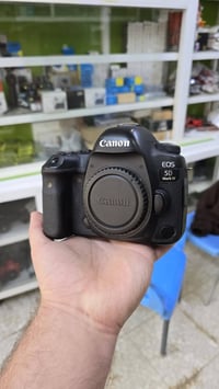 كانون 5D مارك IV • عدسة 50-F8 • ملحقات أصلية