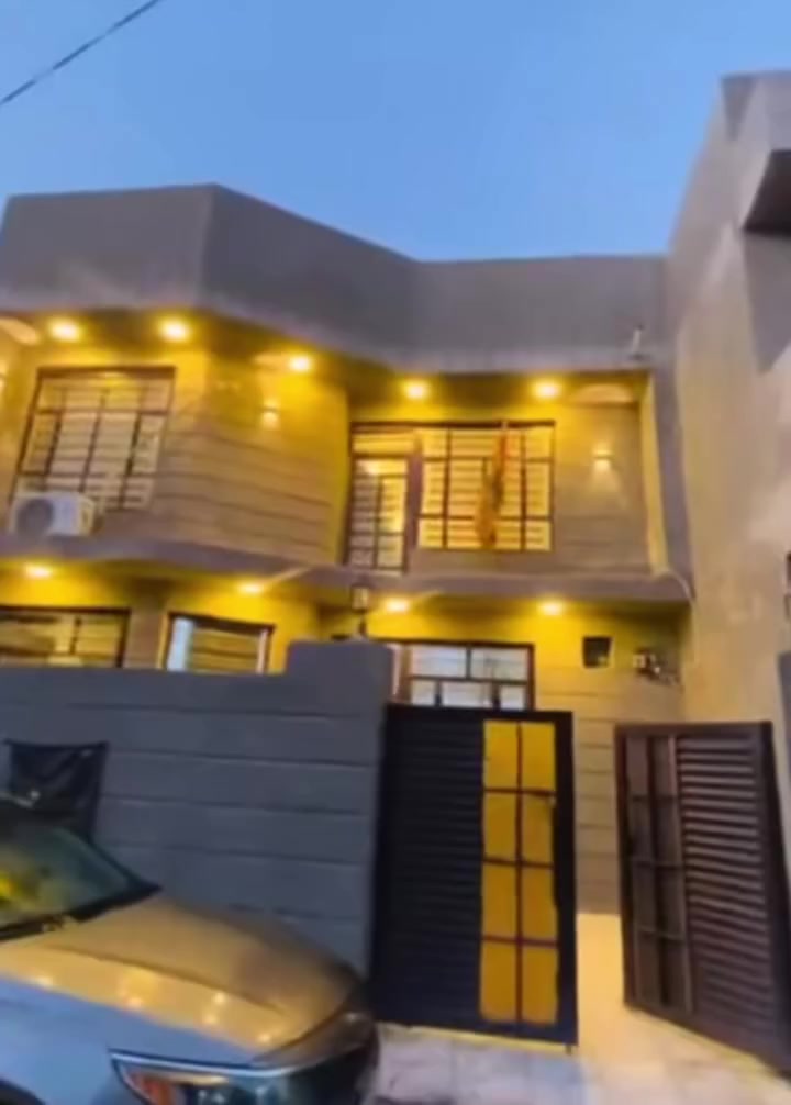 #بصمة عهد للعقار المناسب فقط.
♣️دار للبيع مساحه 120متر طابو زراعي سند 25 طابقين

مطبخ امريكي مني بار

♣️هول صاله غرفه نوم وحده صحيات خارجيه وداخليه

الطابق الثاني 

♣️3غرف صحيات داخل غرفه العنوان / بزوير قرب مشروع المي الثاني شارع مخبز علوش

للاستفسار الاتصال ع الارقام تاليه ***********او ***********
