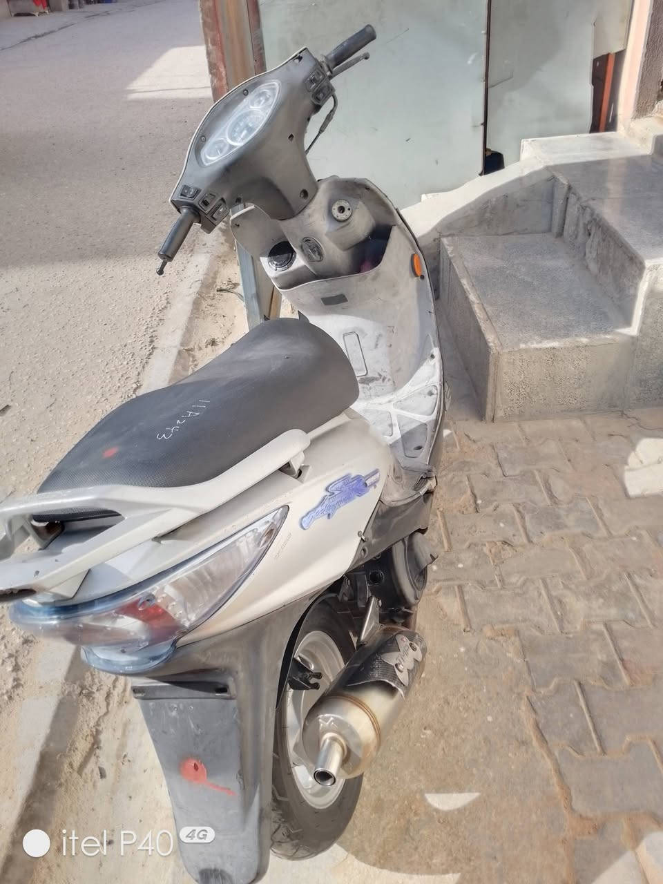 كامكو لون رصاصي لبيع كامله من طول لطول ورقت وكيل موجوده بيهه سعر خاص تفاصيل زايد***********
