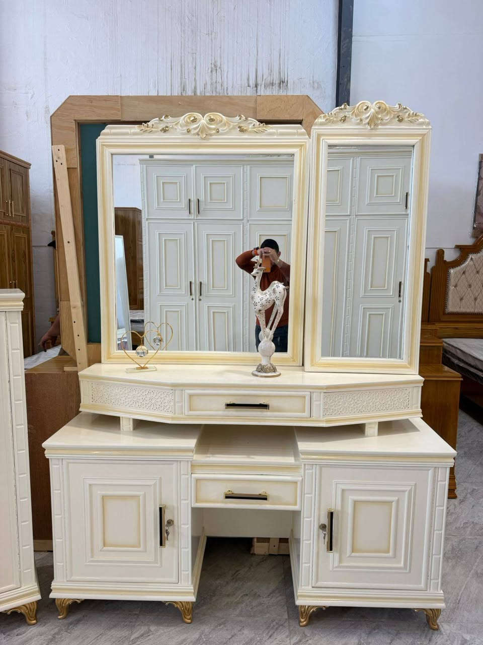 #7ببسم لله الرحمن الرحيم
معرض محلات الملك لله 🧿#الشكل_الجديد🔥❤️ #🇹🇷🇮🇶🦅 فصلات حديثه وجديد مديل الغرفه 2026
غرفه نوم صاج جديده(6 ) ابواب  موصفات الغرفه كلا نقش زان🇪🇬 مصري  زان شغل عراقي ولفصال تركي  🇪🇬 شرط كلا خمسه ملم وداخل اربع ملم  صبغ الغرفه حراري صبغ درجه اولى اوفيت مطعم ذهبي  شغل 🇮🇶عراقي مال موصل🎉 
بيع وشراء الجديد والمستعمل معرض محلات الملك لله
  موجود🌷🎁 جديد ومستعمل 
#داخل_مدينة_الموصل🌹  🌹يفتح المعرض من الساعه 9 صباحن إلى 8 مساء 
فايبر_واتس)  ***********👉🎁
#معرض_ محلات الملك لله(متابعة واعجاب بالصفحة الرسمية للمعرض) (موصل حي البكر شارع القادسية الاولى قرب جامع علي بن ابي طالب مجاور ملعب الأمواج وبانزيخانة البكر
محلات الملك لله) استفسار اله هاذا الرقم***********🌷***********
