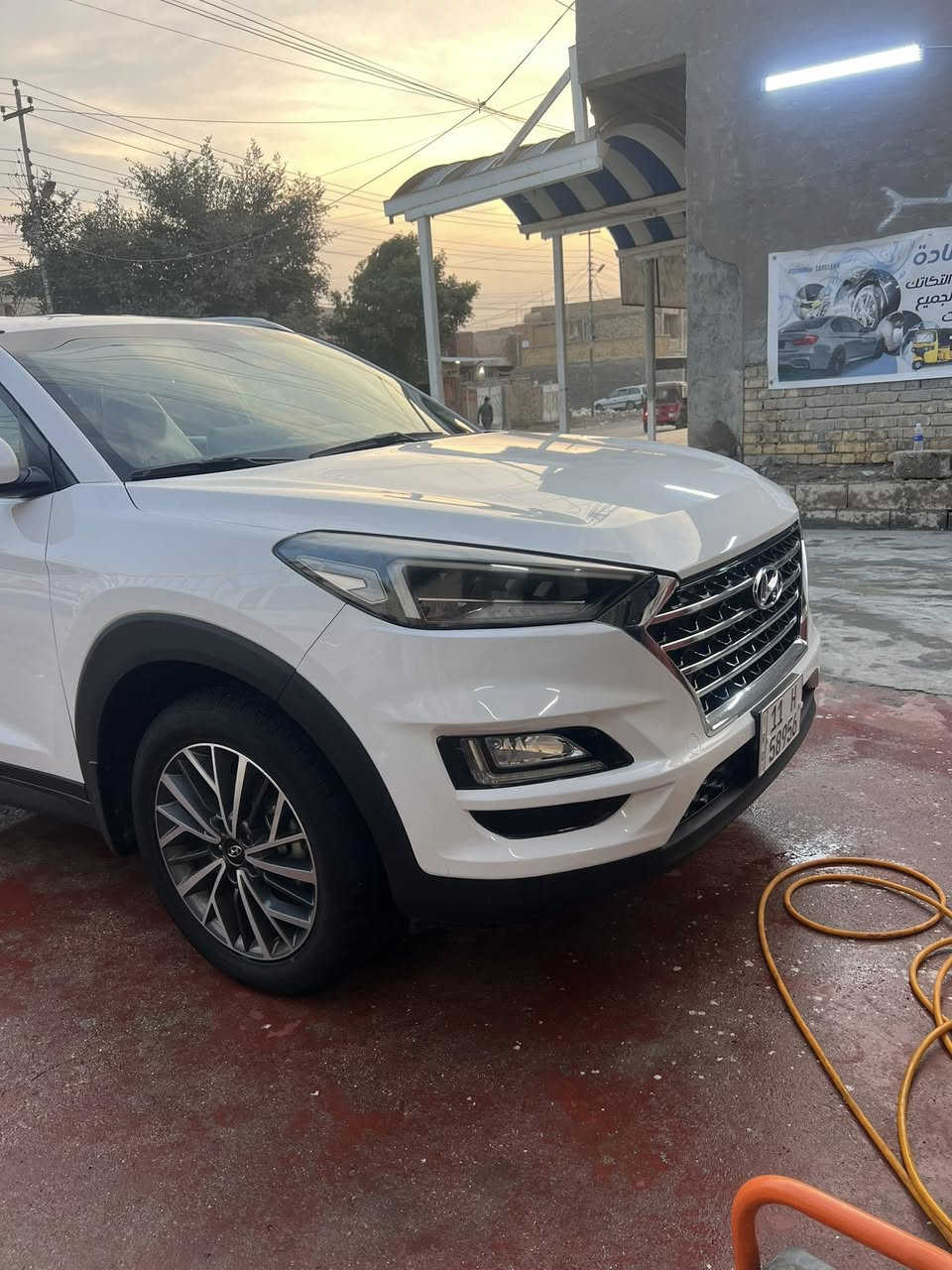 السلام عليكم توسان 2020 الكاصد للبيع
فول مواصفات عدا البنوراما 
5 بصمات كشنات جلد وكهرباء داخل بيجي 5 عدسات  لد كشافات لد سايد بريك بالرجل شاشة وكامرة دوارة فول تحكم ستيرن مري شفط كير ومحرك وتدفئة وتبريد كله مكفول عل وضع الشركة السيارة ماشية 82 K تخم تاير بصمات 2 ترحيب 
السيارة بيه صبغ باب الخلفي وباب سايق بي شبر مال مبارك وباقي سياره كفاله صبغ فقط الخارج بدون دواخل وصور الحادث عندي قبل التصليح سنوية ورقم وهزة كله جديد تحويل مباشر باسمي مكان سياره بغداد الحسينيه للاستفسار 
***********
