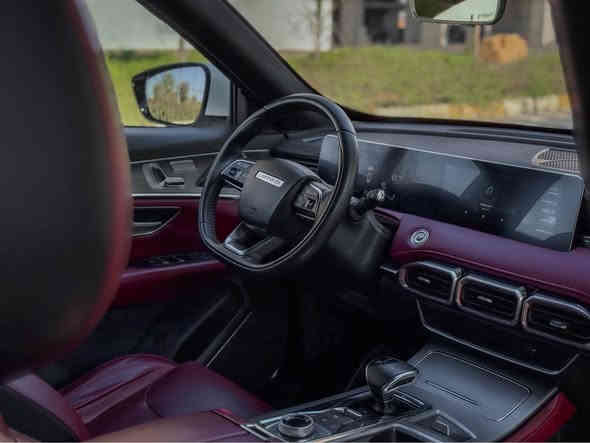 للبيع جيتور X70 Plus موديل 2023
 كومفرت محرك 1500 توربو 
 ماشية 55 الف كيلومتر.
المواصفات:
*7  راكب
* إطارات قياس 20 إنچ
* فتحة سقف بانوراما
* كاميرات محيطية 360 درجة
* شاشة عرض ترفيهية بقياس  10.25إنچ
* شاشة عدادات بقياس 10.25 إنچ
* نظام تحذير مغادرة المسار
* مثبت السرعة
* نظام مراقبة نقطة عمياء
* حساسات اصطفاف خلفية
* نظام الفرامل اليدوية الاوتوماتيكي Autohold
* وضعيات قيادة متعددة
* دخول ذكي (بصمة)
* صندوق كهربائي 
* مقصورة الركاب من الجلد الفاخر
* مقعد السائق كهربائي
* مسند الذراع الوسطي مع ثلاجة
* إنارة ترحيبية
* عتبات الأبواب مضيئة
* مصابيح نهارية LED
* المصابيح الامامية تعمل اوتوماتيكياً
* المرايا الجانبية قابلة للطي كهربائياً
* وظيفة تنقية الهواء (فلتر N95)
* خاصية إغلاق الشبابيك وفتحة السقف عن بعد
* اضاءة امامية LED

السيارة ضمان شركة هارلم 10 سنوات او مليون كيلومتر وبعدهه بحالة الوكالة وكل الصيانات الدورية بداخل الشركة.
.
السيارة رقم اربيل وجاهزة من كلشي وتحويل ثاني يوم والضمان يتحول باسم المشتري.
مكان السيارة اربيل 

السعر 16،900$$
*********** واتساب أربيل
