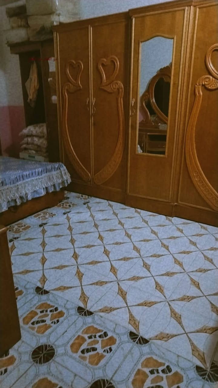 100متر للبيع كونكريت السقف بناء بلوك الشمال           زراعي مسجل بي رقم من البلديه غرفة صاله مطبخ استقبال تخاريج السعر 40بي مجال الاستفسار ***********
