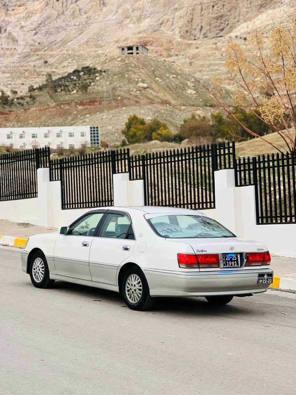 ‎سەرەتا بەناوی خوای گەورە
مەلیکە مودیل  ٢٠٠٢
موس موس
سەیارەی مالە  مەسرەفی کامل کراوە 
رەنگی مۆزی  ناو زەرد  دەشبول  سەرو ژێر نەجەف
یەک  دوگمەیە  کوشن کارەبا  ئاوێنە  شەفت و هیتەر
سەیارەکە کۆدی هەیە بۆی کراوە  بە ناوی خۆمانە
مەکینە  دیفۆر  بچوک 
لایت  پێش و دوای کریستال 
گێر و موکینە و کارەبای  بەشەرتی  ١٠٠ فیتەر 
 چوار  تایە و ویلی لۆکی لە ژێرایە
                                                بێ دوکەڵ  و بێ سەرف
‎بێ چاڵ و شوخت 
‎سارد و گەرم و برێكی بەسراوە
‎جامم هەلگرتوە
‎پاتری تازەیە.
‎لە دەعامی بۆ دەعامی بە شەرتی هەمو شتێك ئەیفرۆشم.
‎مەسرەفی کامل کراوە  
‎سەیارەكە روبەڕو لە وێنەكان زۆر جوانترە  
                                      نرخی ٤٩$ مەجالێکی کەم
‎هەزاری تەبع مەسروفی نیە سەیارەكە
/گۆرینەوەش دەکەم لەگەل شاهینەی رەش
                                             شوین / عەربەت 
                                               ژ.م / *********** السليمانية, العراق
