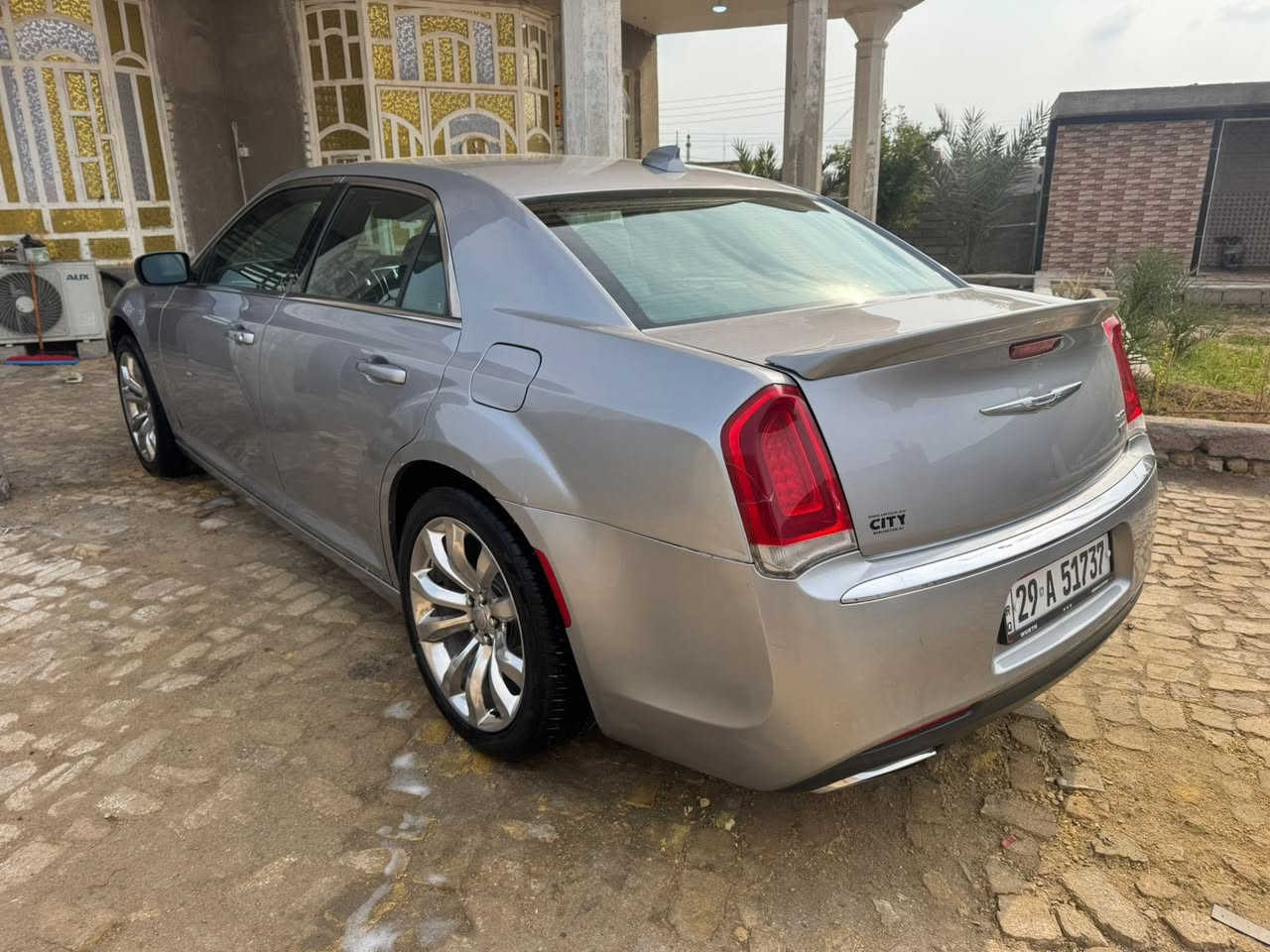 سلام عليكم اوباما موديل 15 اصل معلايه 17 رقم وسنويه جديده رقم واسط سياره جديده كير ومكينه واكسن وتبريد كله جديد حداده وتخم تاير ويل موزه جديد سياره موصفات نص فول مكينه 3600 حادثه بنيد وبيه تلث قطع كلير بدون فتح دواخله لون اسود كشنات جلد العنون البصره القرنه بيع او مراوس حسب القناعه *********** سعر 155 وبيه مجال الشراي
