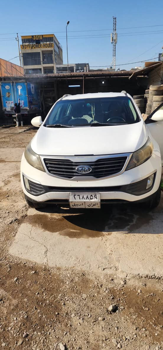 السلام عليكم
سبورتج خليجي محرك ٢٠٠٠ دوش رقم شمالي ضرر الباب الأمامي الأيمن السعر ١٢٠ ورقه ..
مكانها حي الجهاد
***********
