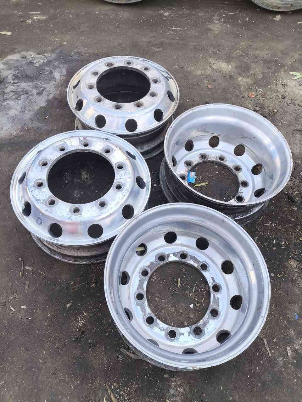 سلام وعليكم للبيع ويل كروم 10 براغي السعر 700 وبيهن مجال مكاني كربلاء الرقم ***********
