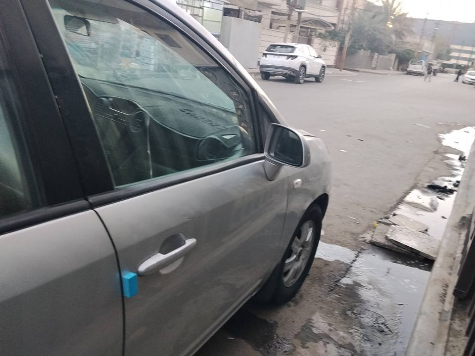 كيا كارينز محرك وكير جديد تبريد ثلج قطعتين داخل صاج سياره مصبوغه حزام جماليه بدون قماره وبيها ملاحضات بسيطه بلكشر موضحه صدر امامي تخم تاير باتري 7 راكب محرك 2000 دوش مكانها بغداد كرخ سعرها 85 وبيها مجال بسيط *********** بغداد, العراق
