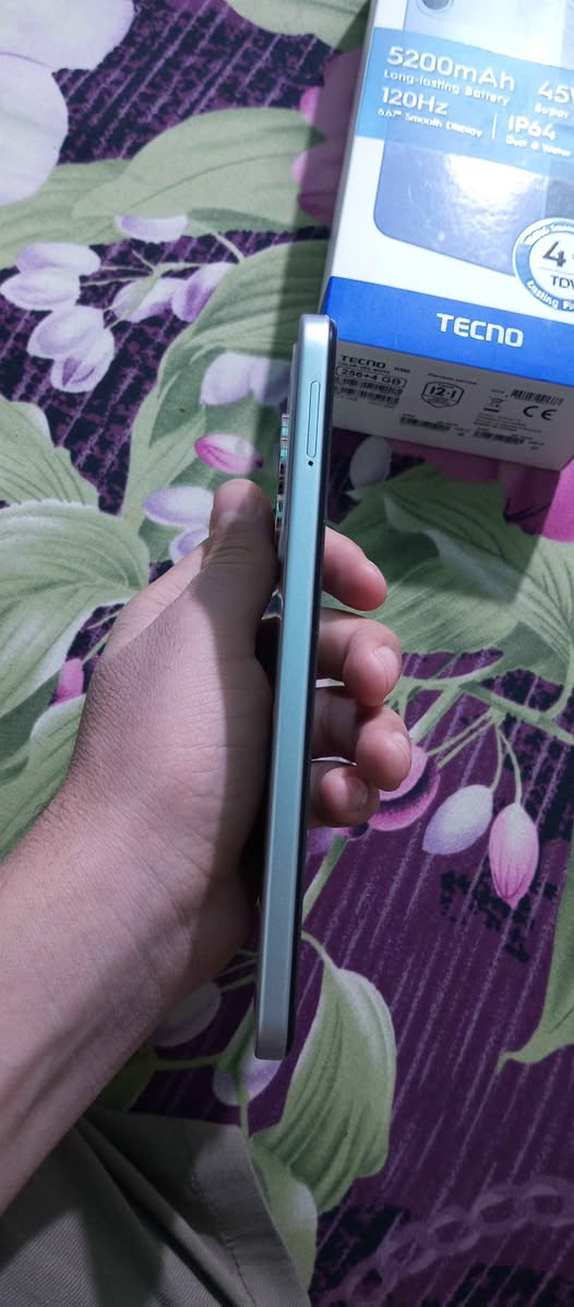 TECNO SPARK40  تلفون الله شاهد شترته يوم 2026\1/20 
مواصفات جهاز
ذاكره 256
رام 4+4 يعني 8
صدار 15 اخر تحديث 
جهاز شبيه ايفون 17 برو ماكس 
مواصفات حلوه كلش 

غراض جهاز 
كارتونه 
شاحنه 
كفر 

سعر 215 بي مجال 
عنوان نجف الشرف 
رقم *********** 
رجاً ما تشتري لا تعمل النجف, العراق
