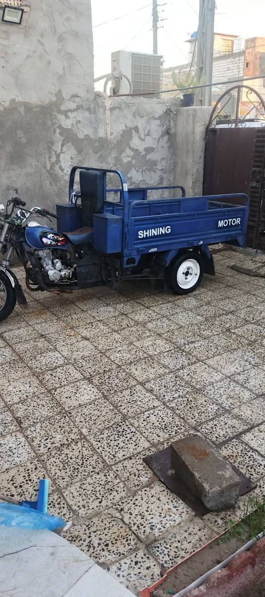 سلام عليكم ستوتة لبيع او مراوس بتكتك عادي ونطي فرق 
مكاني كربلاء 
اوراق مديل 2021
تخم تاير كلشي مضح بل فيديو 
كربايات كلهة شغالة مكفولة شاصي وراقة
***********سعر خاص بيكم خير ودللو
