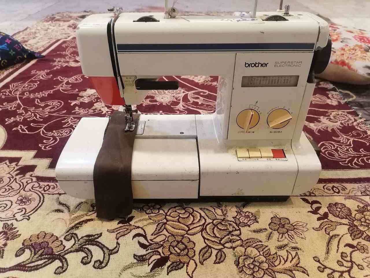 مكينة خياطة براذر ياباني الأصلي نضيفه جدآ شرط الشغل سعرها 50الف متوفر خدمة توصيل رقم تلفون ***********
