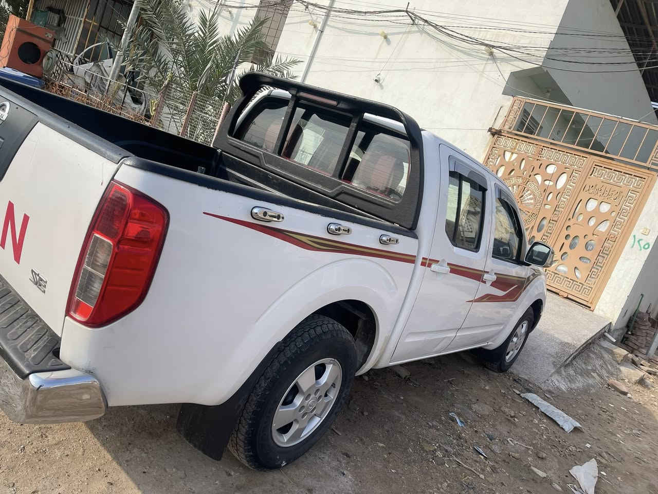 نيفارا  2013  مكفوله باسمي سيارة جديدة وجاهزة السعر 120 مكان النجف 
 موبايل ***********
