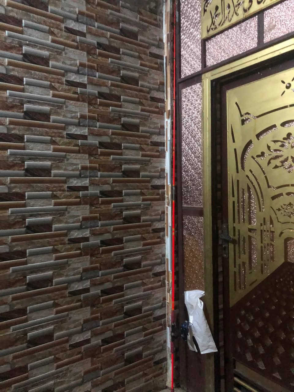 السلام وعليكم سناره للبيع جيلاتين الطول 270m السعر 50وبيها مجال رقم الهاتف ***********
