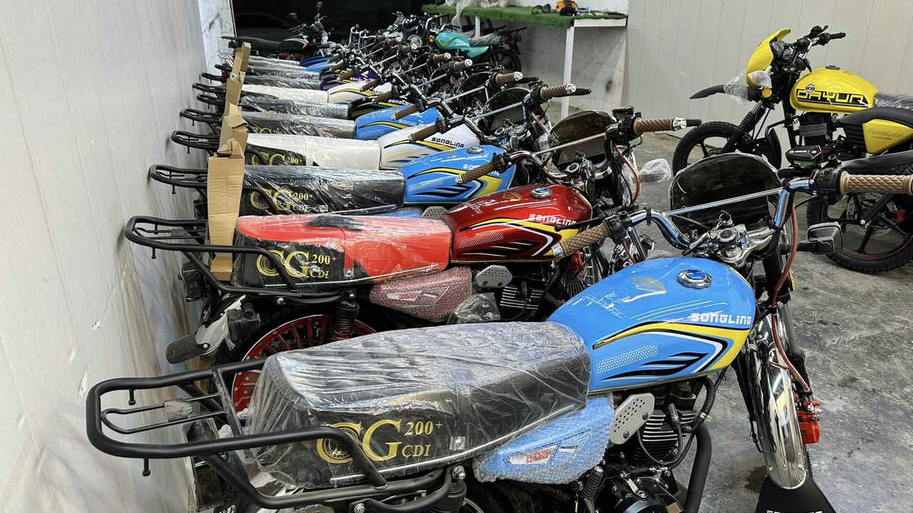 يتوفر لدى معرض الرواسي ‭‭0773 160 4138‬
البيع بالتقسيط المريح 
القسط الشهري للنامه 70 الف 
القسط الشهري للسيفان 86 الف
القسط الشهري للدايوان جبلي 140 الف
القسط الشهري للبوكسر مرقم 245 الف 
العنوان بغداد شارع فلسطين شارع الظلال مقابل اول استدارة بعد تقاطع معارض النهضة باتجاه وزارة الداخلية
