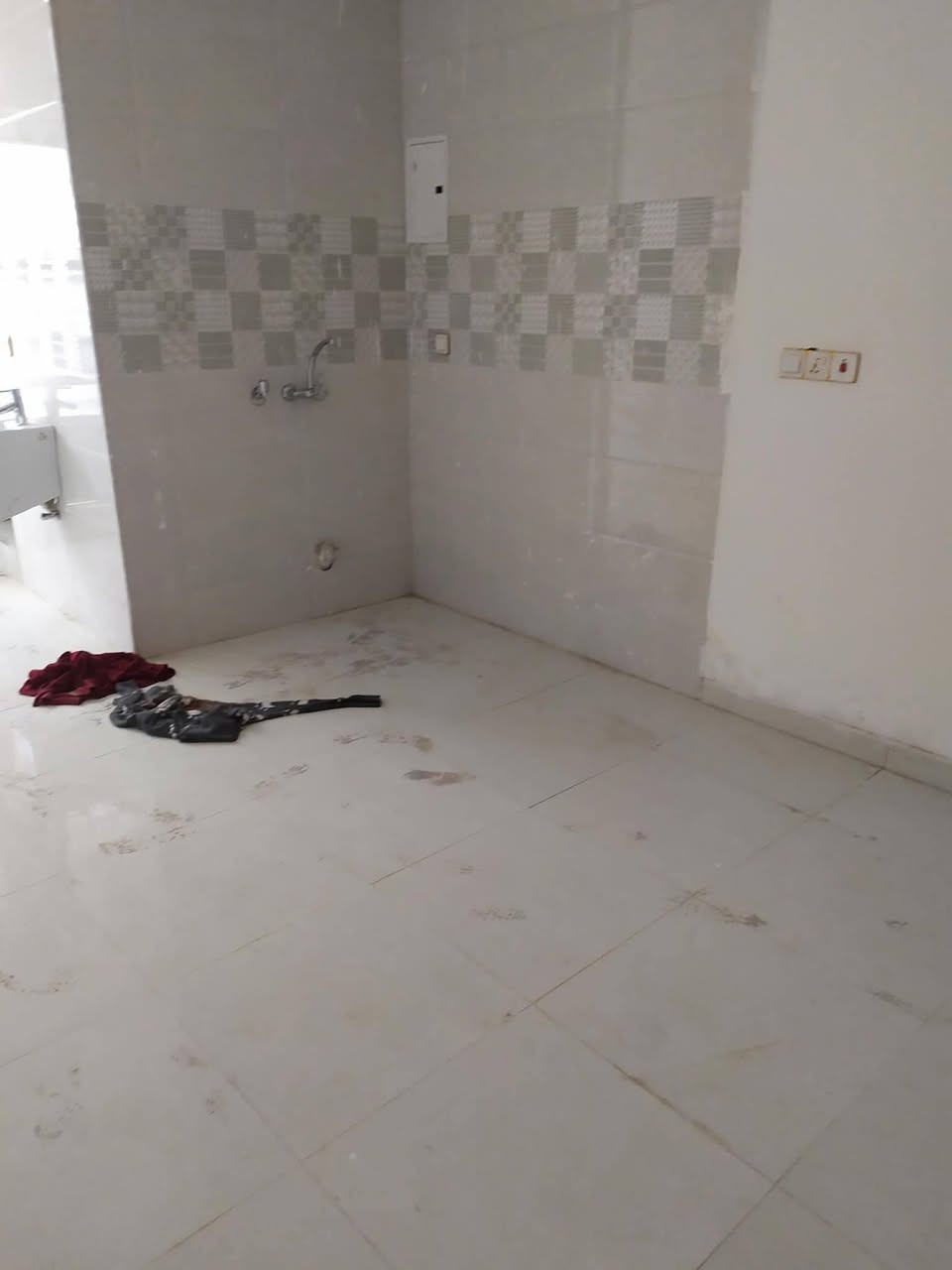 السلام عليكم
مشتمل طابق أرض للايجار
٢غرف نوم هول ومطبخ وصاله ومجمع صحيات وكيلور وكراج سيارة
العنوان
حلة حي الجامعة ( التصنيع)
مساحة ١٥٠ م
للاستفسار*********** ابورامي لبيع وشراء العقارات في بابل مكتب البيت الأمين حلة نادر الأولى قرب آسواق الجمل ملاحظة نستقبل جميع عروض البيع والشراء والايجار الرهن
