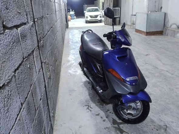 فراشه نضيفه هندر وسلف الدراجة خير من الله كهربايات كامله متوازي على بيعه السعر 350 وبيه مجال للشراي مكان صويره رقمي مراسله واتساب او خط
***********
