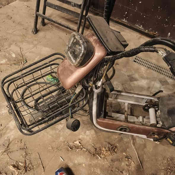 السلام عليكم هاذة الباسكل 2024موديل شغال كامل يرادلة بس بطاريات رايدة80الف وبي مجال بسيط ***********اليريدة يراسلني علة خاذة الرقم العنوان ديالى ام العضام@
