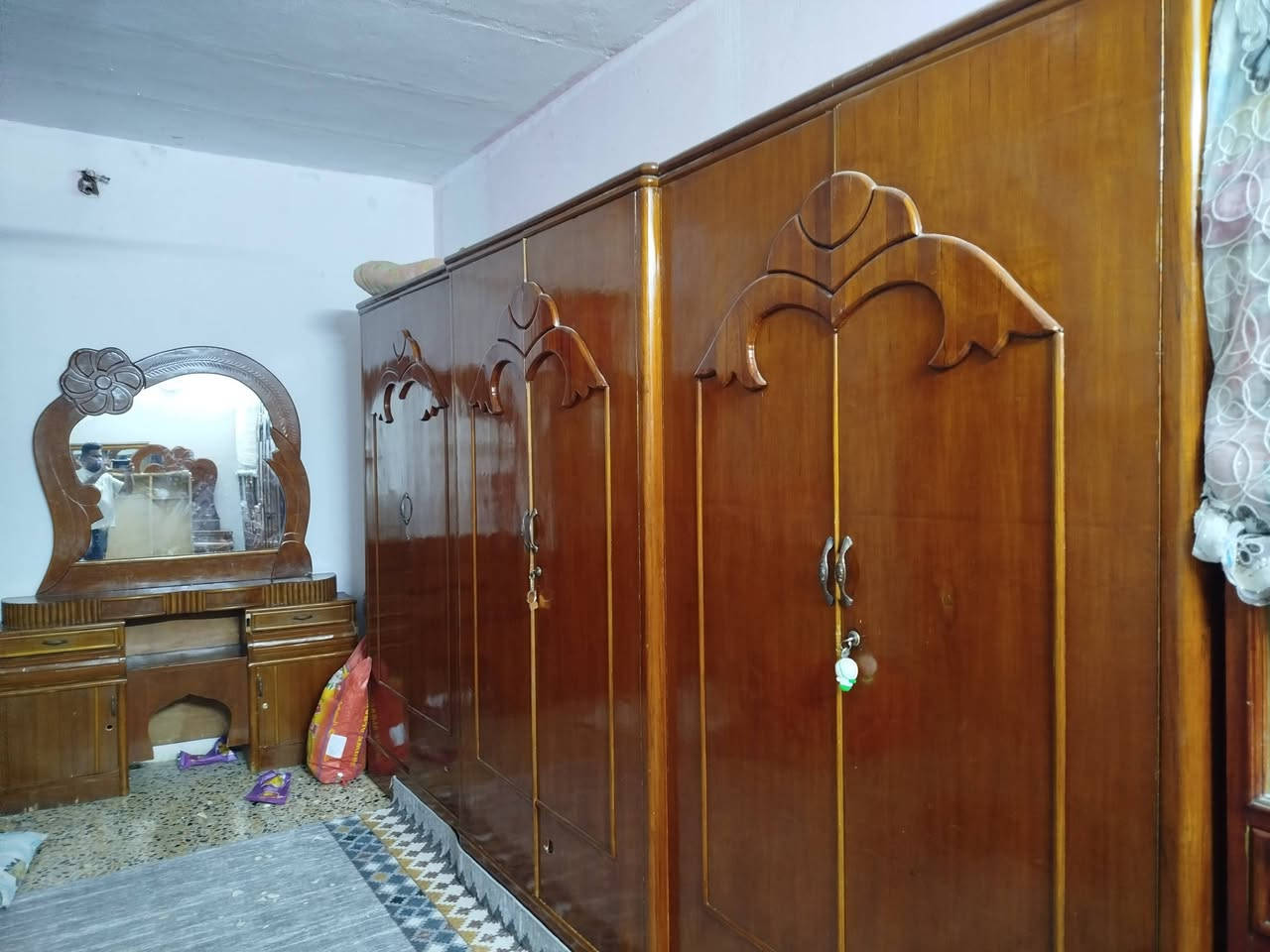 غرفة اخشاب للبيع تزكام ٦ طلقات
عوزهه شغلات بسيطه+ بلازمه حجم 32 ال جي
***********
