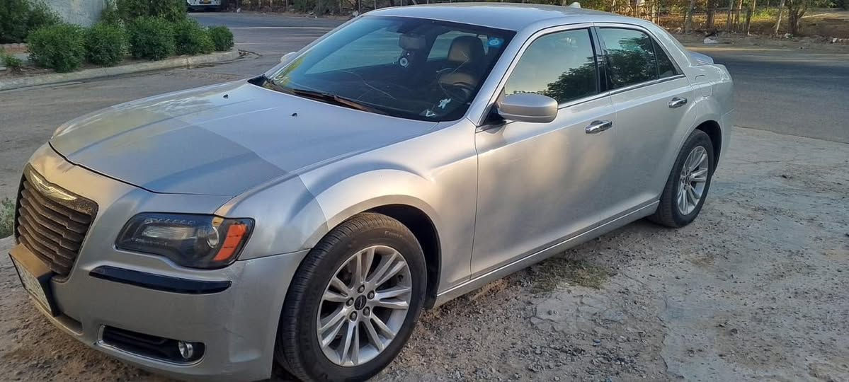 سلام عليكم  بيع مستعجل
اوباما  2012 داخله لعراق كلين ب عراق صار بيها فقط لباب لوره لصدر بي صبغ وباب لسايق مبدل بلادي مشخوط وبدلته اني موجود لباب 

محرك 3600 
نص فول 
مكاني بغداد 
سعر 158
بيها مجال شي بسيط 
***********
