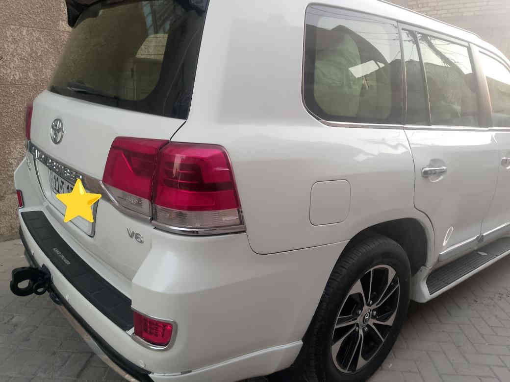 سلام عليكم سيارة لاندكروز موديل 2012 محدثه 2020 صبغ عام بيهه جفيه سعر 240 سنويه بسمي رقم الهاتف ***********
