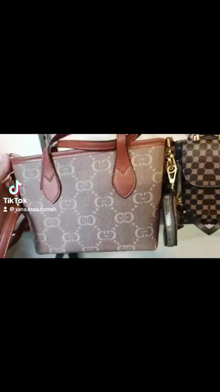 صُنِعَ بِكُل حُبّ❤️
حمص الحميدية شارع كنيسة أم الزنار ❤️
 #Handbag
 #Bags
 #MoonyOutlet


**إذا كنت صاحب هذا الإعلان وتريد حذفه لأي سبب، رجاءا أرسل رسالة إلى الدعم الفني**