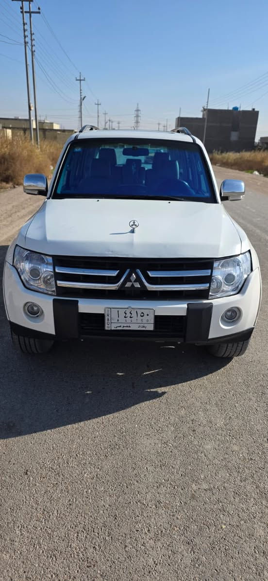 السلام عليكم 
باجيرو موديل 2008 حبتور لون ابيض
محرك 3800
دواخل جلد 
كشنات كهرباء
كشنات تدفئه تبريد 
مري شفط 
تحكم ستيرن 
شاشه /كامره و حساسات خلفيه
السياره فتحه و دمام خلفي
تبريد 3 قطع
منضومه زينون 
محرك و كير كفاله عامه
صدر نضيف نسبه 70%
تخم تاير جديد
السياره بأسمي مشروع وطني 
كفاله عامه (ما عدا باب السايق و چاملغ ) صبغ فقط سونار مرفق ويه الصور
السعر 123 وبيها مجال
العنوان بغداد الدوره /***********
