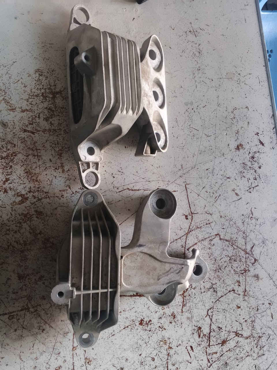 سلام عليكم عندي اذاين محرك  وكير مال ماليبو جديد  موديل 17و 18وتيربو هم كلش نضيف الي يريدهن يتصل مكاني بغداد وسعرهن كلهن 200الف ***********
