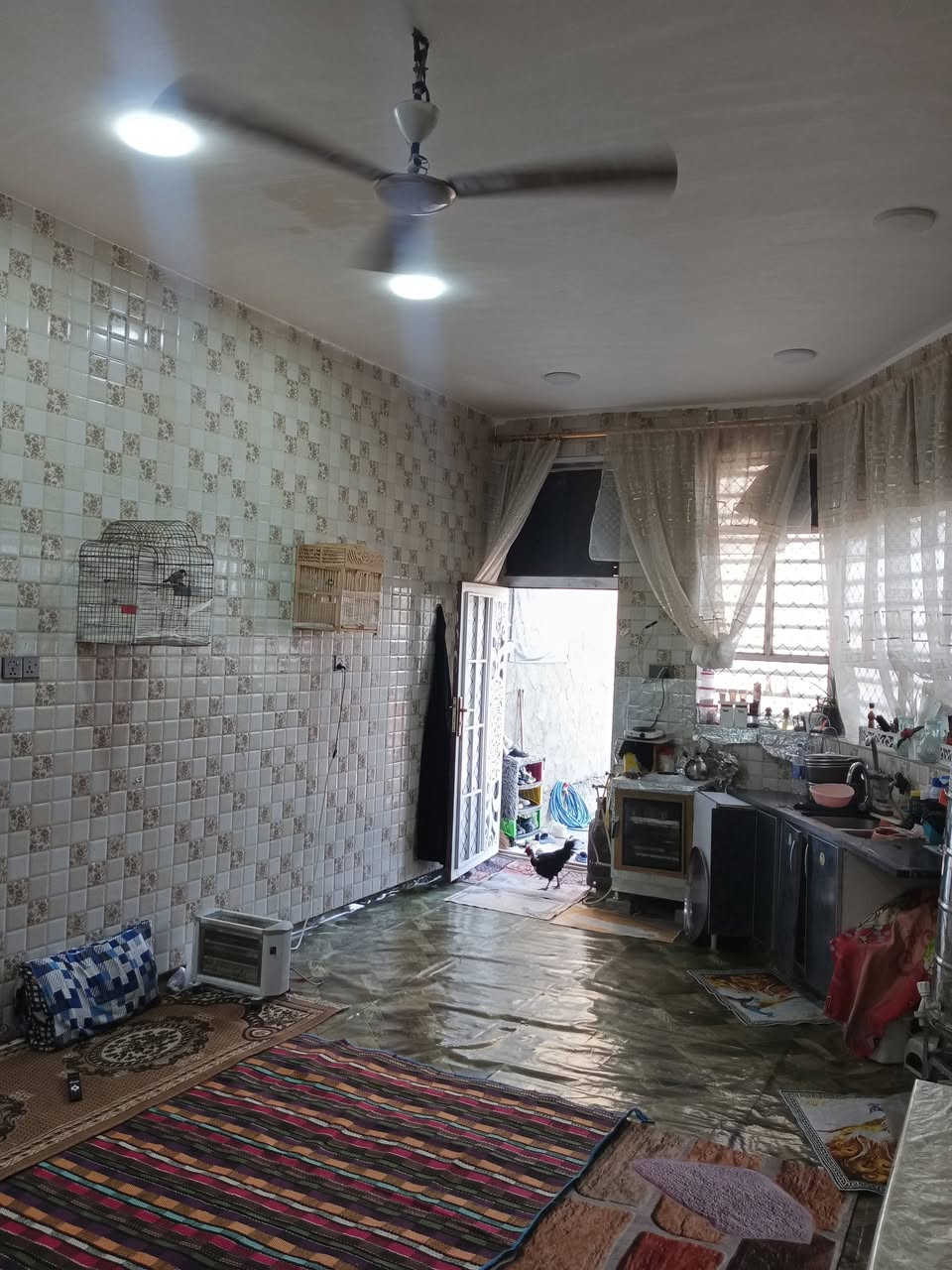 يالله السلام عليكم،، إعادة نشر، 
بيت في الدوانم الشعله خلف سجه، زراعي سند25
كامل خدمات بشارع بيت عنيد
مساحه 550 متر واجهه 13×46
3 غرف نوم
حمام 2
مطبخ جبير+ مطبخ صغير حار
استقبال
حولي 
هول
بيت بنا2025،،، نقص كاشي وابواب خشب
سطح شتايكر
ترك عدد2،، يرهم مراوس،،،، ***********
