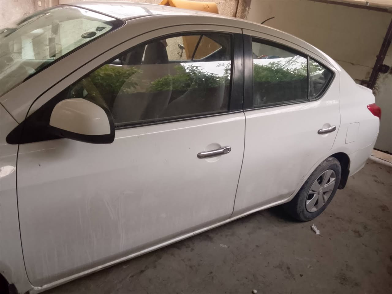 نيسان سني 
هندي موديل 2016السياره بلاديه بيها صبغ شبر بالجاملغ الخلفي شبر واحد تبريد ثلج كير مكينه فول رقم أربيل الجديد السنويه لل29السعر 95الرقم***********
