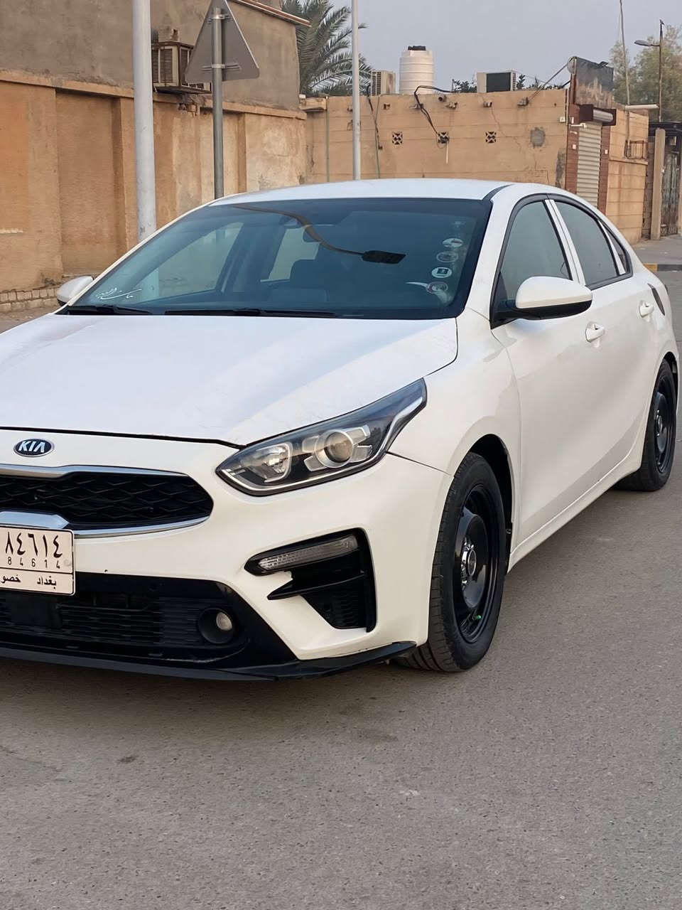 السلام عليكم للبيع كيا فورتي موديل 2020 رقم بغداد معوقين ابشهر 11 اتصير حرة او حاضر للوكالة شوكت ماتحب ضربتهة جاملق و بنيد فقط السيارة نص مواصفات شاشة كبيرة فول تحكم  لايت لد مع زنون و بعد بيهةً هواي مواصفات السيارة كلش جديدة و مامتعوبة كير At المرغوب و الدواخل كلهة مدوشمة 
مكاني البصرة 

السعر 135 و بيهة مجال قليل 

للستفسار ***********
