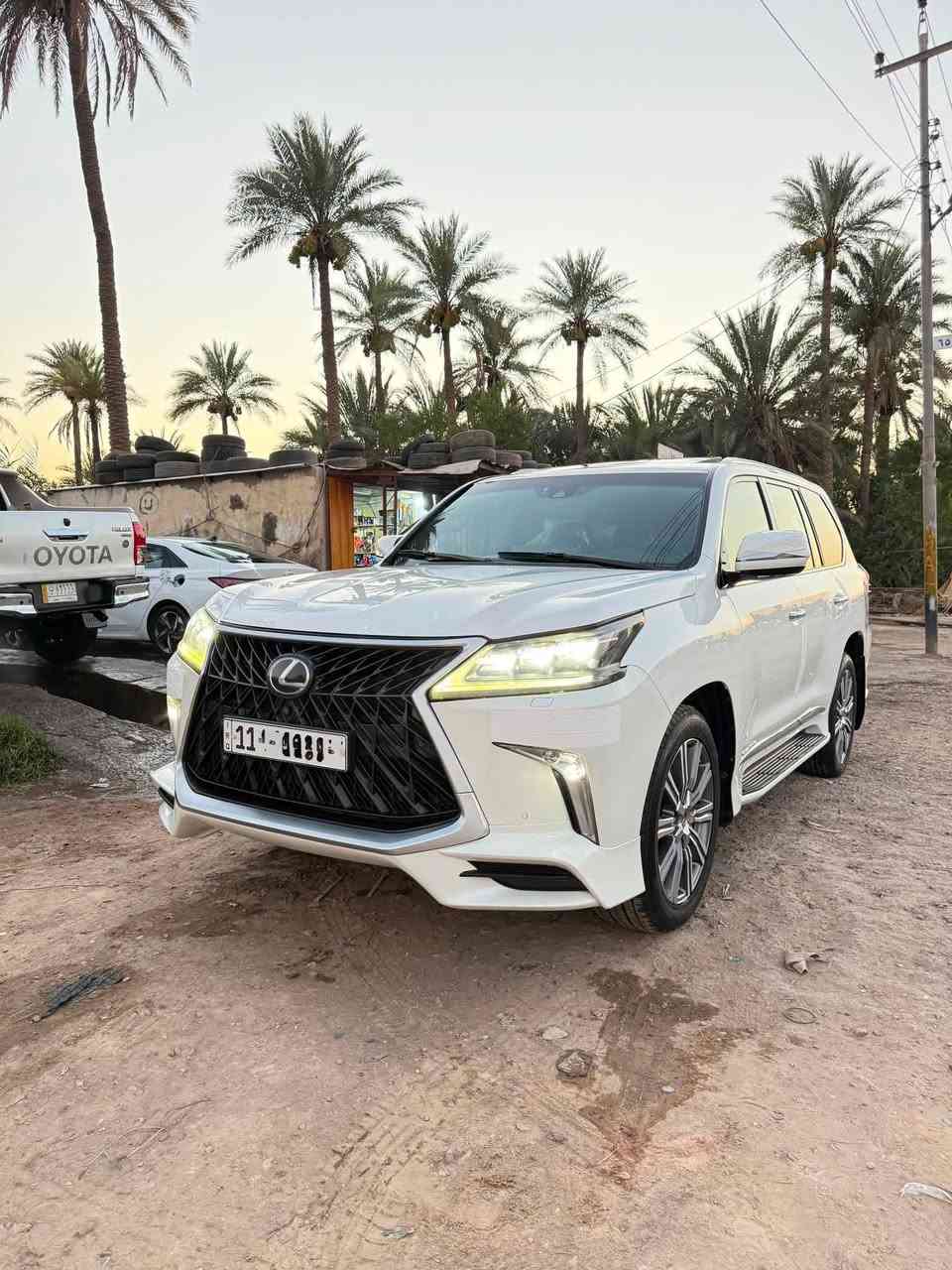 لكزس موديل 2017 بريم 
السياره كلش حلوة وجديدة ماشية 90  الف كيلو رقم بغداد باسمي

المواصفات
كامرات 360 درجه  
داتا شو 
كشنات جلد تدفئه وتبريد
جميع الكشنات كهرباء
فور ويل
كشن ذاكرة خزن ميموري
ستيرن ذاكرة
جكات 
7راكب
شاحن واير ليس
دبل ماوس 
مانع انزلاق 
تحكم ستيرن جهتين
نضام سبورت S
نضام صعود مرتفعات 
وباقي المواصفات المعروفة للكزس 
4 تايرات بعدهم جديدات هستوني شادهن سيارة مال بيت 
***********
***********
