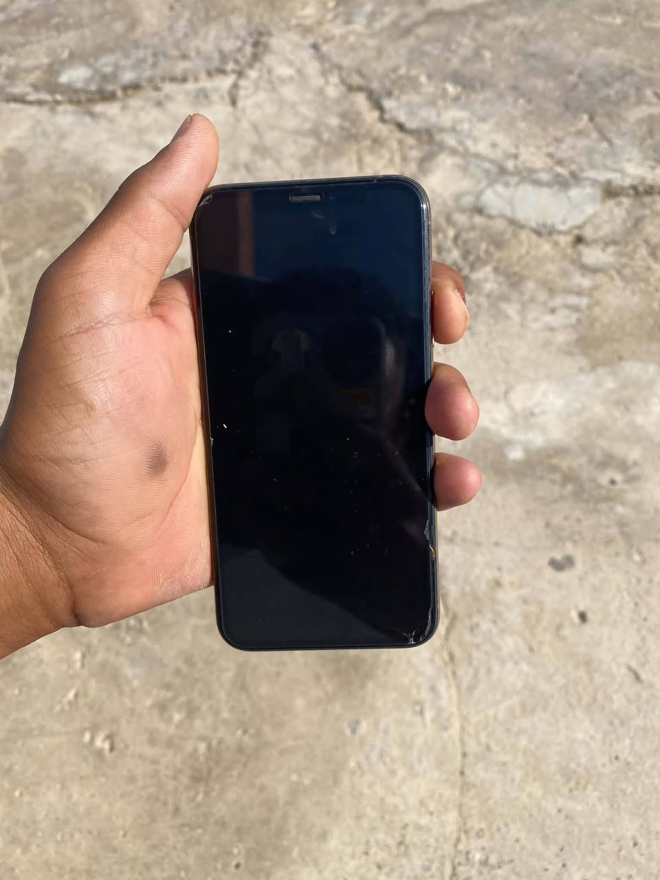 سلام عليكم يوجد ايفون اكس عادي 
ذاكره 256
بطاريه100 مبدله
جهاز نضيف حيل بي بس كامره الاماميه ماتشتغل اعتقد الشريط مفصوخ 
الاستفسار على هاذ الرقم ***********
او خاص
