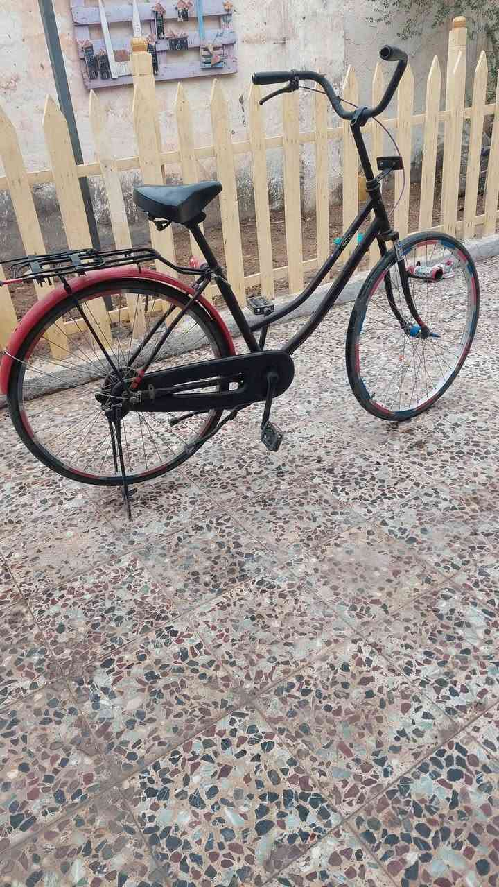 السلام عليكم  بايسكلات عدد 2 للبيع الاتصال *********** / الهارثه / دور معمل الورق  / بسعر مناسب جدا
