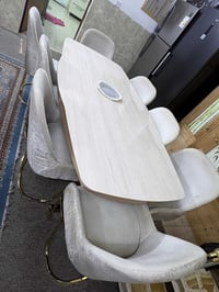 ميز طعام • ٨ كراسي • مستعمل نظيف