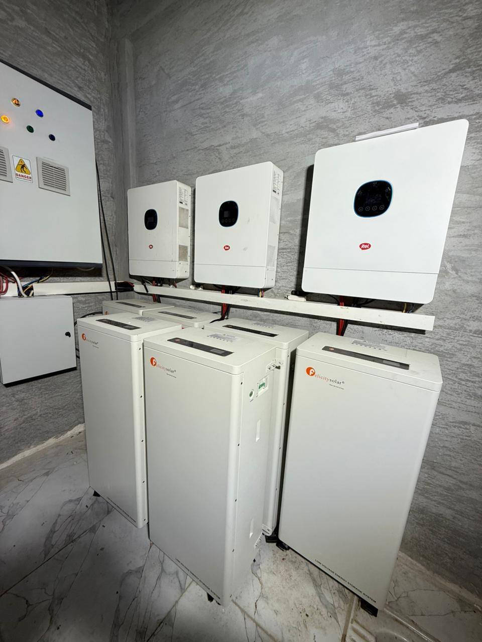 بسم الله_ماشاء الله 
#ختامها_مسك_2025
قام ##مركز_دجلة_للطاقة_الشمسية بتجهيز وتنصيب منظومة طاقة شمسية لماركت #المدينة_المنورة في تكريت القادسية بتاريخ 31/12/2025
كانت المنظومة بقدرة 
150 امبير نهارا 
100 امبير ليلا
#يبقى_مركز_دجلة_للطاقة_الشمسية_الاول
#جودة_عالية
#ضمان_حقيقي
#متابعة_دورية
عنواننا//
صلاح الدين تكريت القادسية الشارع العام 
الانبار الرمادي شارع 60
للاستفسار//
***********
***********
