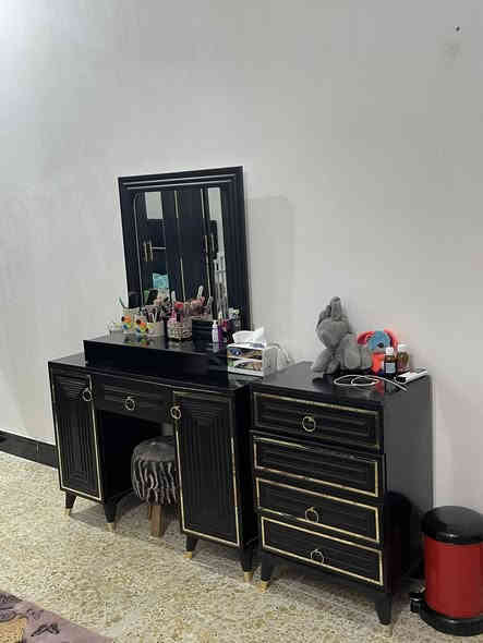 غرفة للبيع الزبير ٥٠٠ وبيها مجال 
***********
