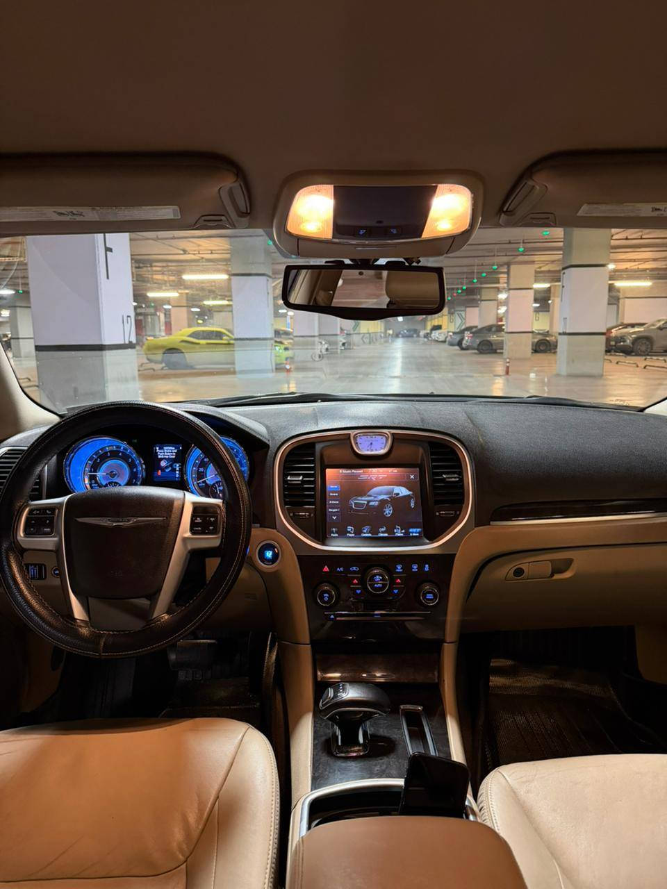 كرايسلر c300 اسود اوباما 2013 امريكي خمس مواصفات كير ماوس وشاشة كبيرة و داخل اصفر بيلادي كوشنات جلد و هيتر ويل ١٨. كير والمكينة بشرط ومامفتوح وبدون دعم فقط بونيت صبغ امريكا وبدون دواخل بشرط. ٨٥ الف ميل ماشي السيارة والسيارة مبدل الدعامية الى شكل الجديد  فول فول بدون بانوراما.   ***********
