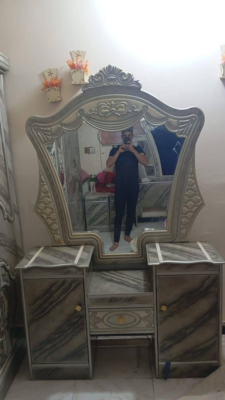 للبيع غرفه نوم عراقي تصميم تركي سعر مناسب رقم هاتف ***********
