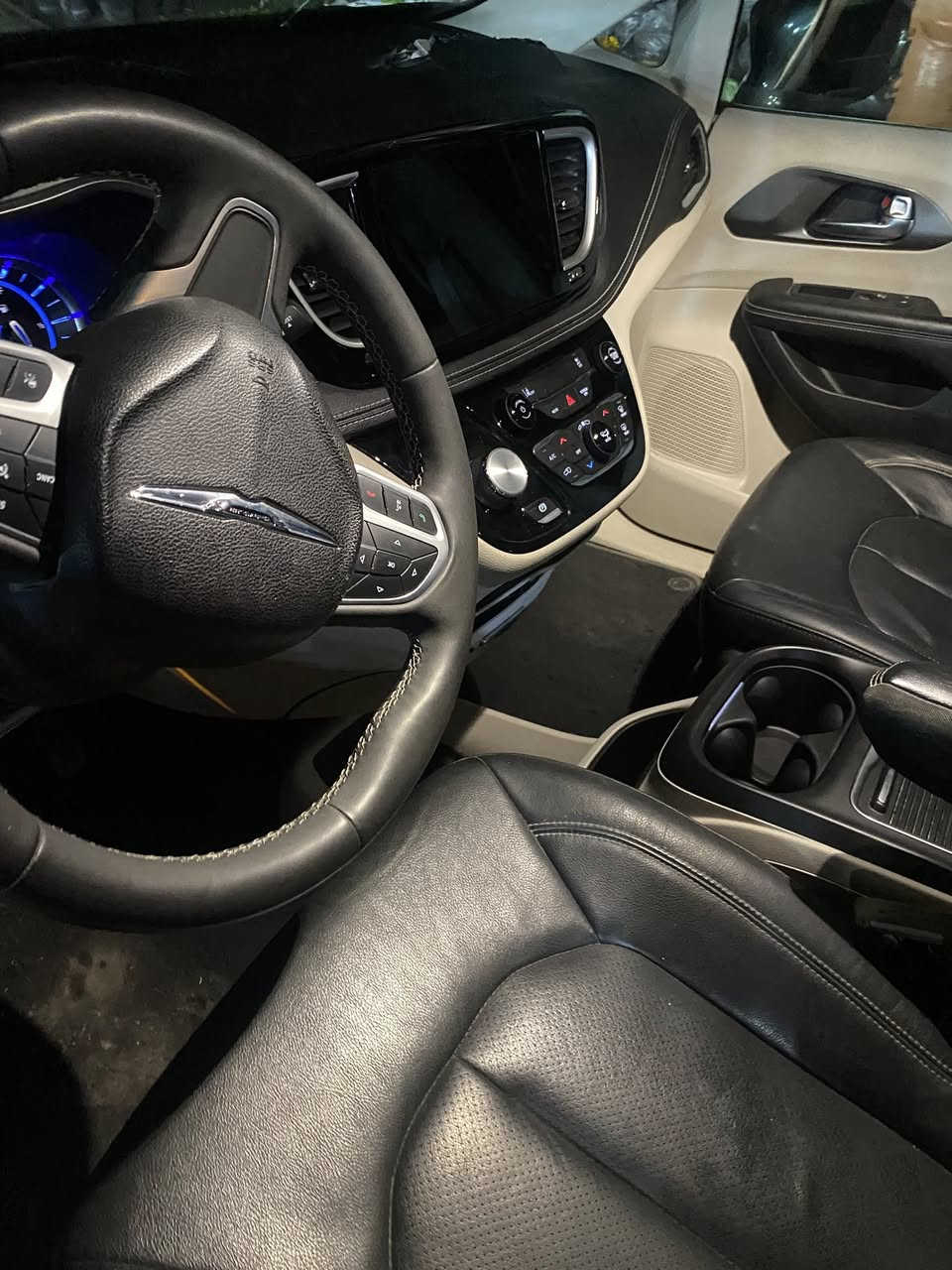 باسفيكا موديل 2022 هاي برد  ماشيه 6000 ميل اخت الزيرو جديده بمعنه الكلمه حادثه جاملغ وبنيد سعرة 22 الف دولار وهاي ارقامي *********** /***********ولسياره بغداد حي أور
