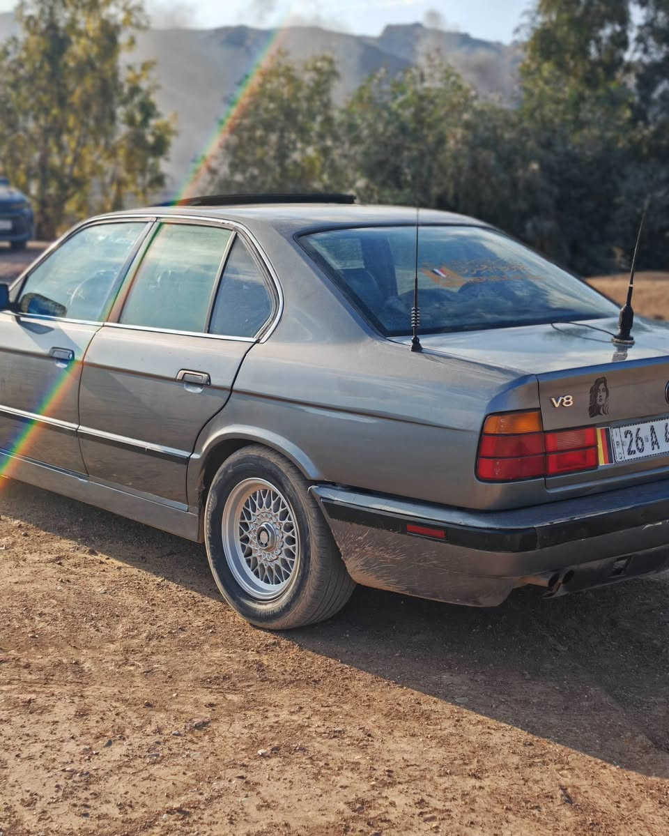 بي ام. موديل 95.رقم دولي صلاح الدين. سنويه وهزه جديده.. جاهزه من كلشي. كير ومحرك بطه كلو بالشرط. مراوس ب جارجر ادوات او اوباما او سوناتها بس تكون نضيفه.. للاستفسار الاتصال.. ***********
