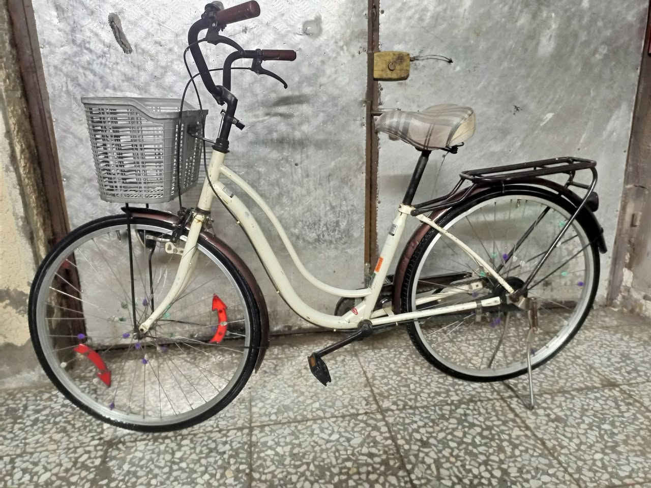 للبيع عواج ويل وره خفيف65 مكان الشعب ***********
