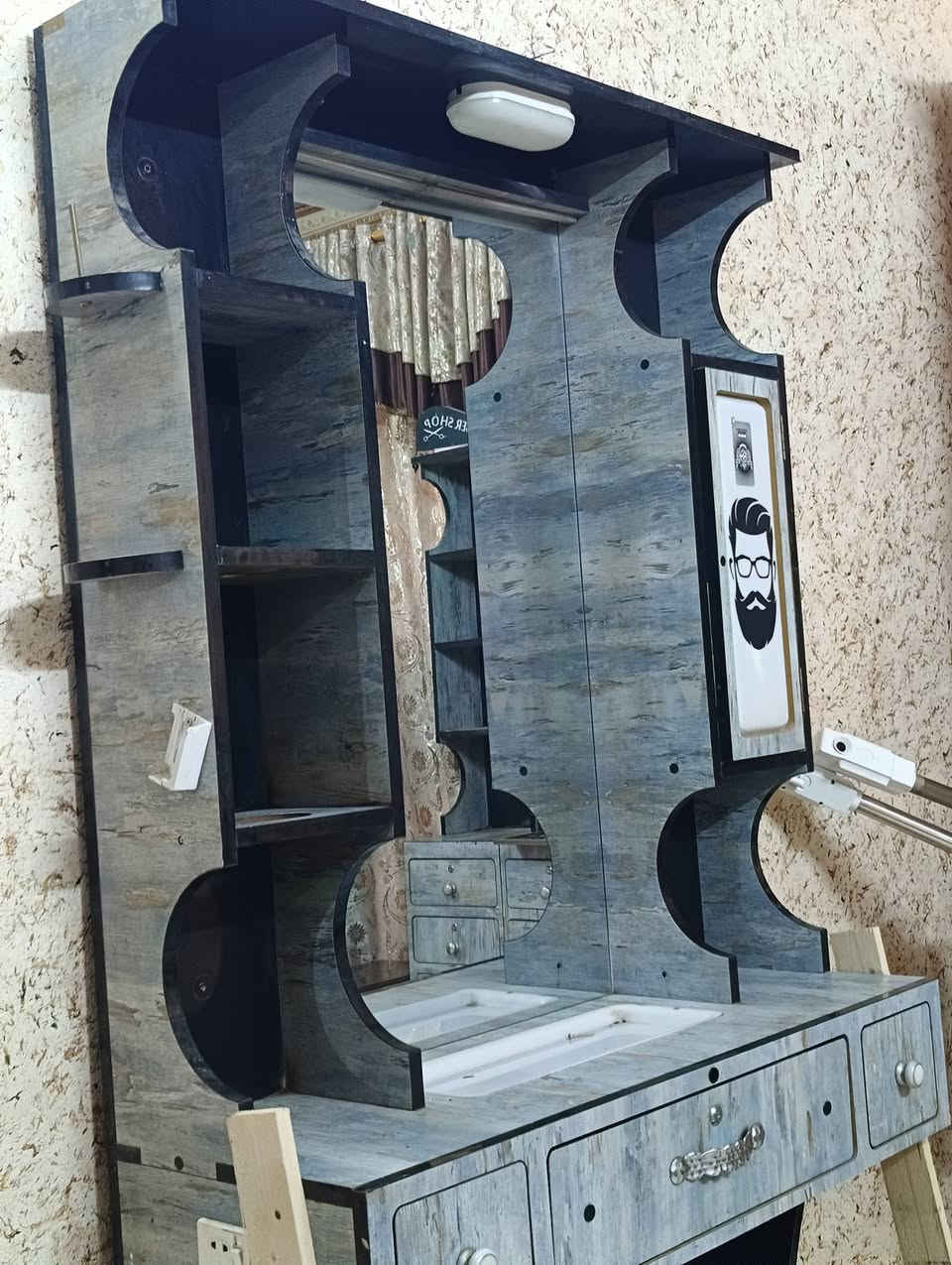 سلام عليكم شباب 👇 
عندي ميز مال حلاقه للبيع تصميم تركي الميز نضيف هوه والباترينات الي بلصوره الكهربائيات شغاله  والسعر خاص وبيك خير وتدلل مكاني ديالى بعقوبه 📍


**إذا كنت صاحب هذا الإعلان وتريد حذفه لأي سبب، رجاءا أرسل رسالة إلى الدعم الفني**