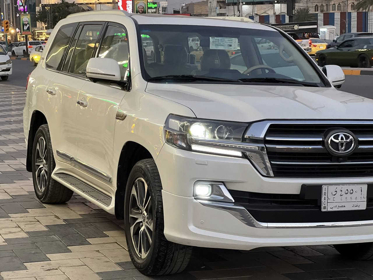 السلام عليكم
لاندكروز ٢٠٢٠ بريم V6
رقم بغداد 
السياره ماشيه ٥٧ الف كيلو 
السياره بيها باب الخلفي دبل كود يعني من الشركه صبغ يكون ثخين وبيها بارد بالجاملغ الامامي اربع اصابع 
مكان السياره بغداد زيونه 
للاستفسار ***********
