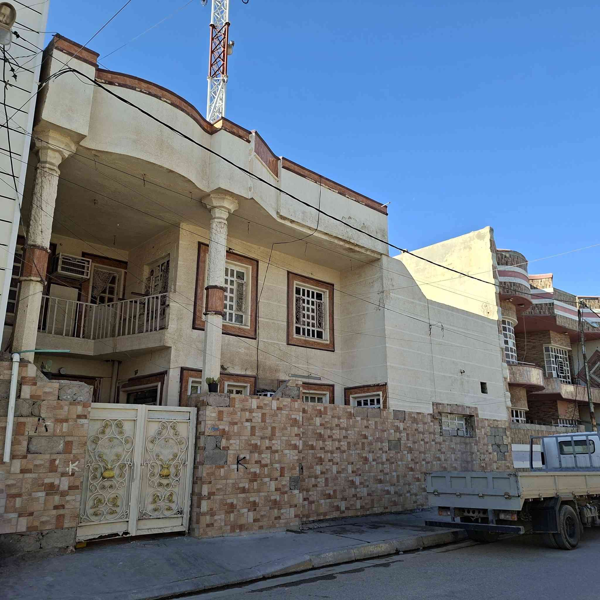 للبيع ١٥٠ م حي نزال السعر ١٩٠ قابل للتفاوض قرب مطعم حجي حسين ***********
